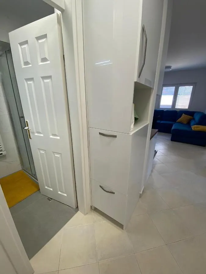 Apartment Sea Lux Povljana 0*,  Croatia